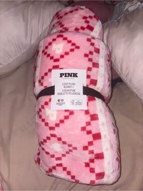 PINK Victoria's Secret Cozy Plush Blanket - Pink Pattern